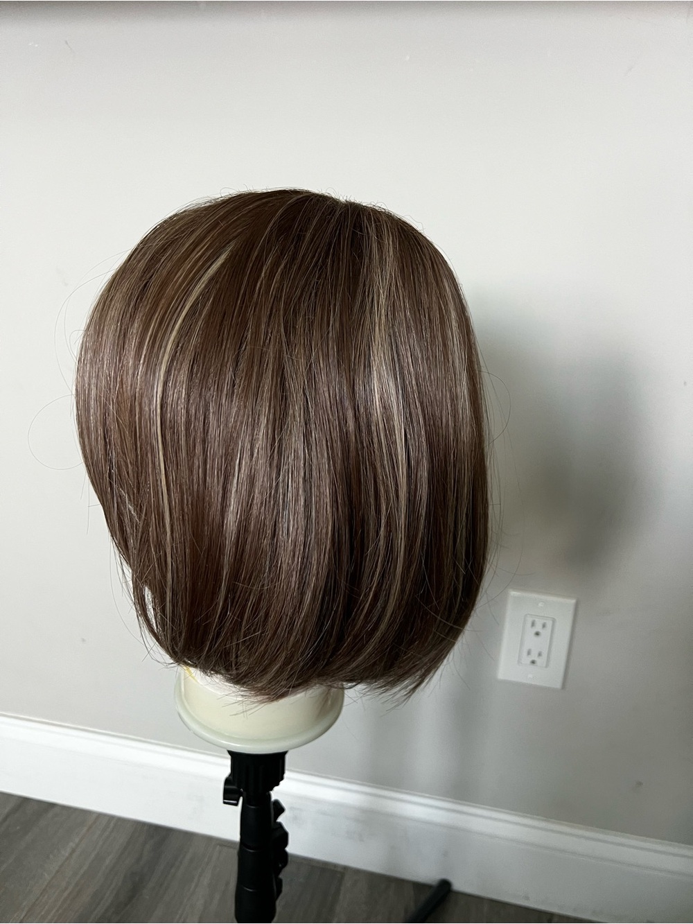 13โ Layered Bob Lace Front Wig in Light Brown with Subtle Highlights - Picture 7 of 15